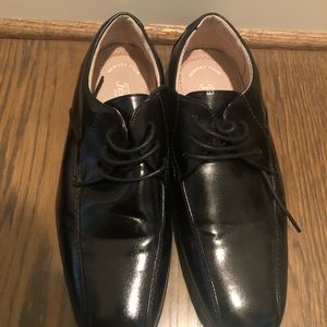 Boys dress shoes - Florsheim size 6.5
